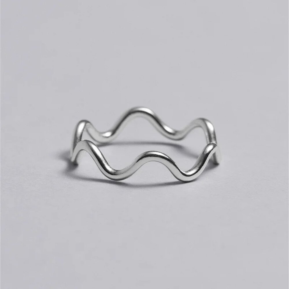 Delicate Wave Round Ring - Picture 1 of 3